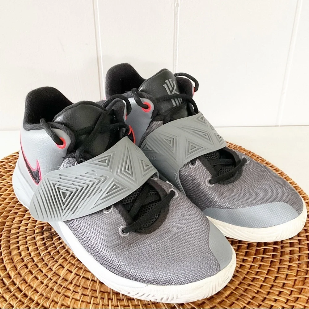 Kyrie Irving 11.23 Nike Basketball Shoes 7Y